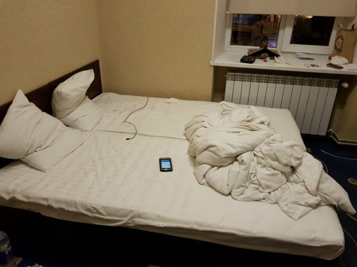 Постелить кровать