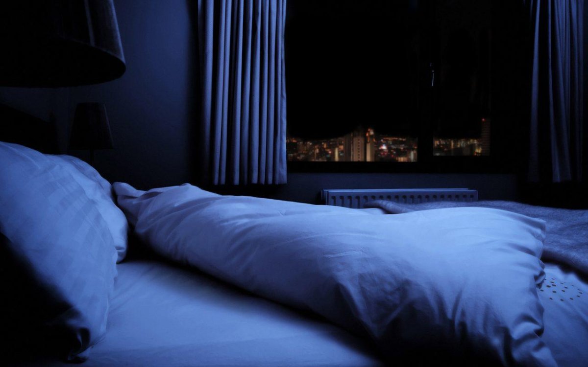 Менять постельное белье