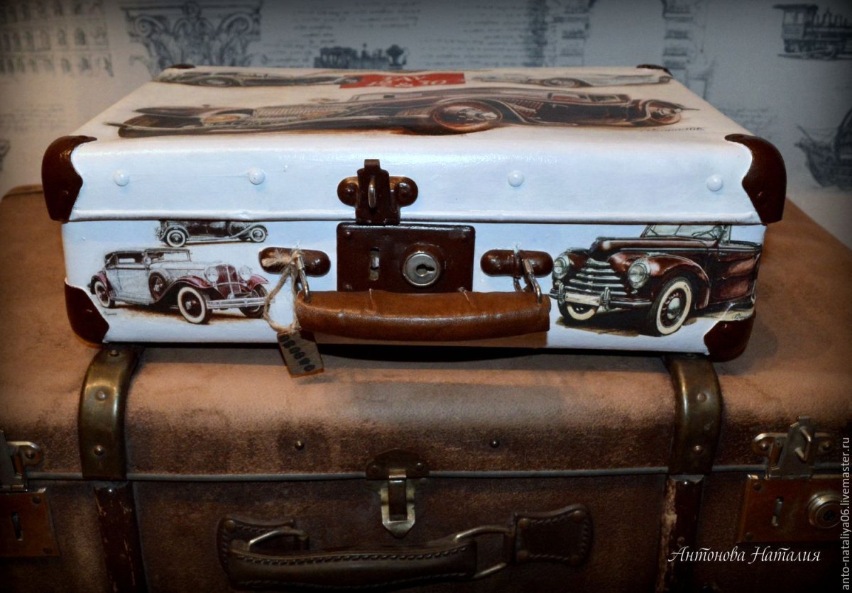 Винтажные чемоданы в интерьере