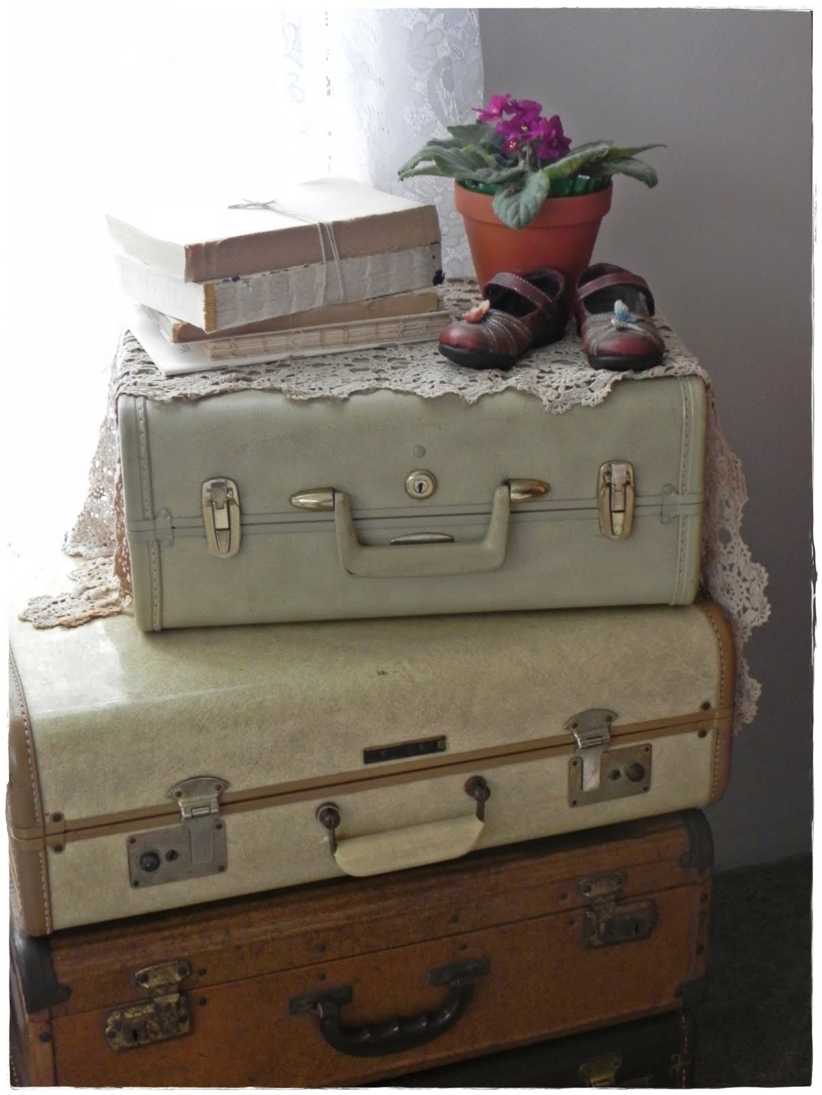 Чемодан в интерьере