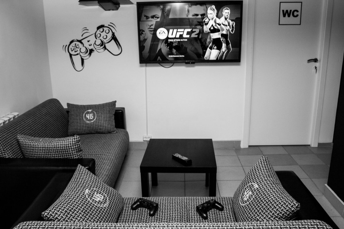 Комната в черном стиле