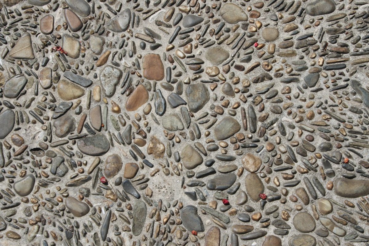 Мостовая из речного камня