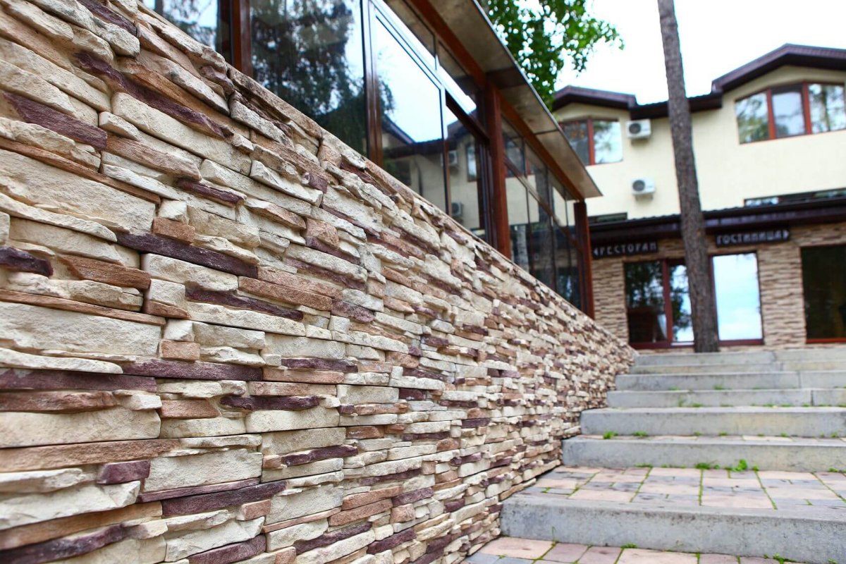 Отделка фасада искусственным камнем