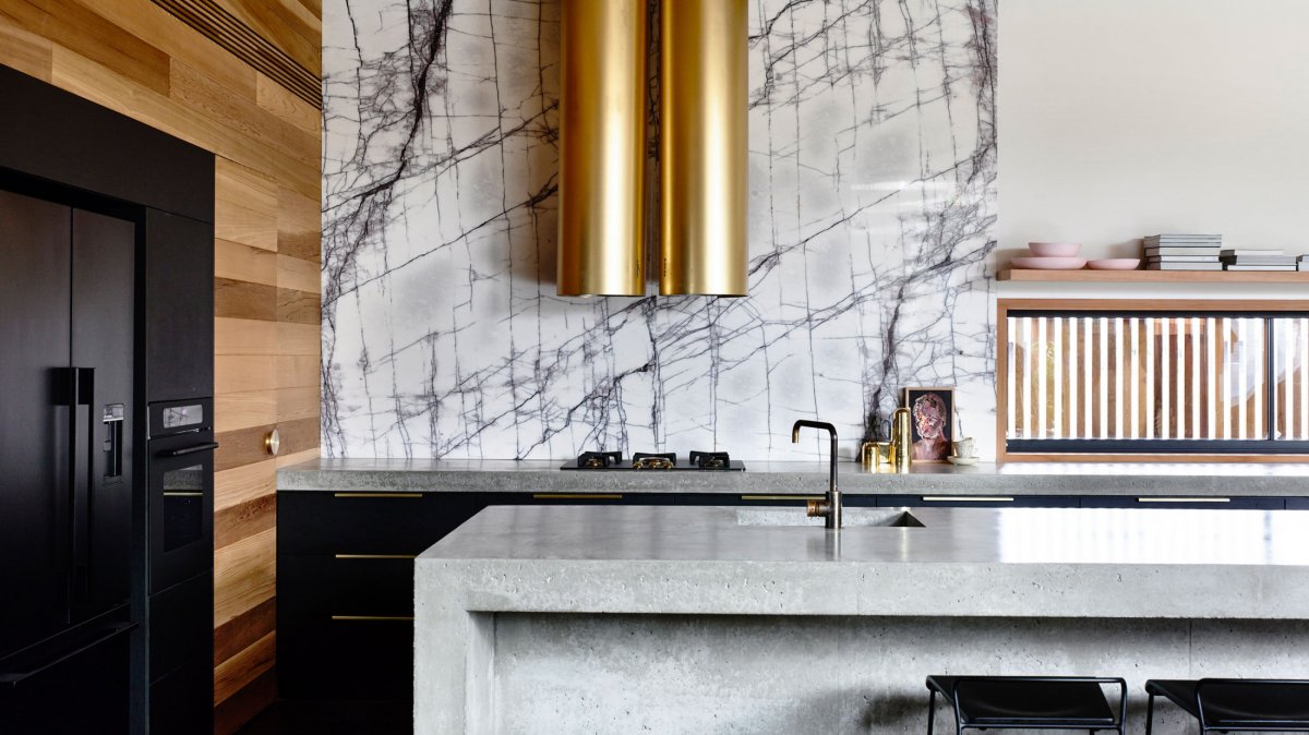 Плитка под мрамор на кухне