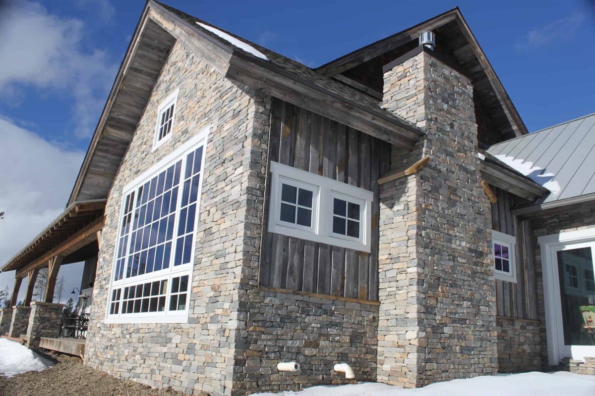 Отделка фасада камнем