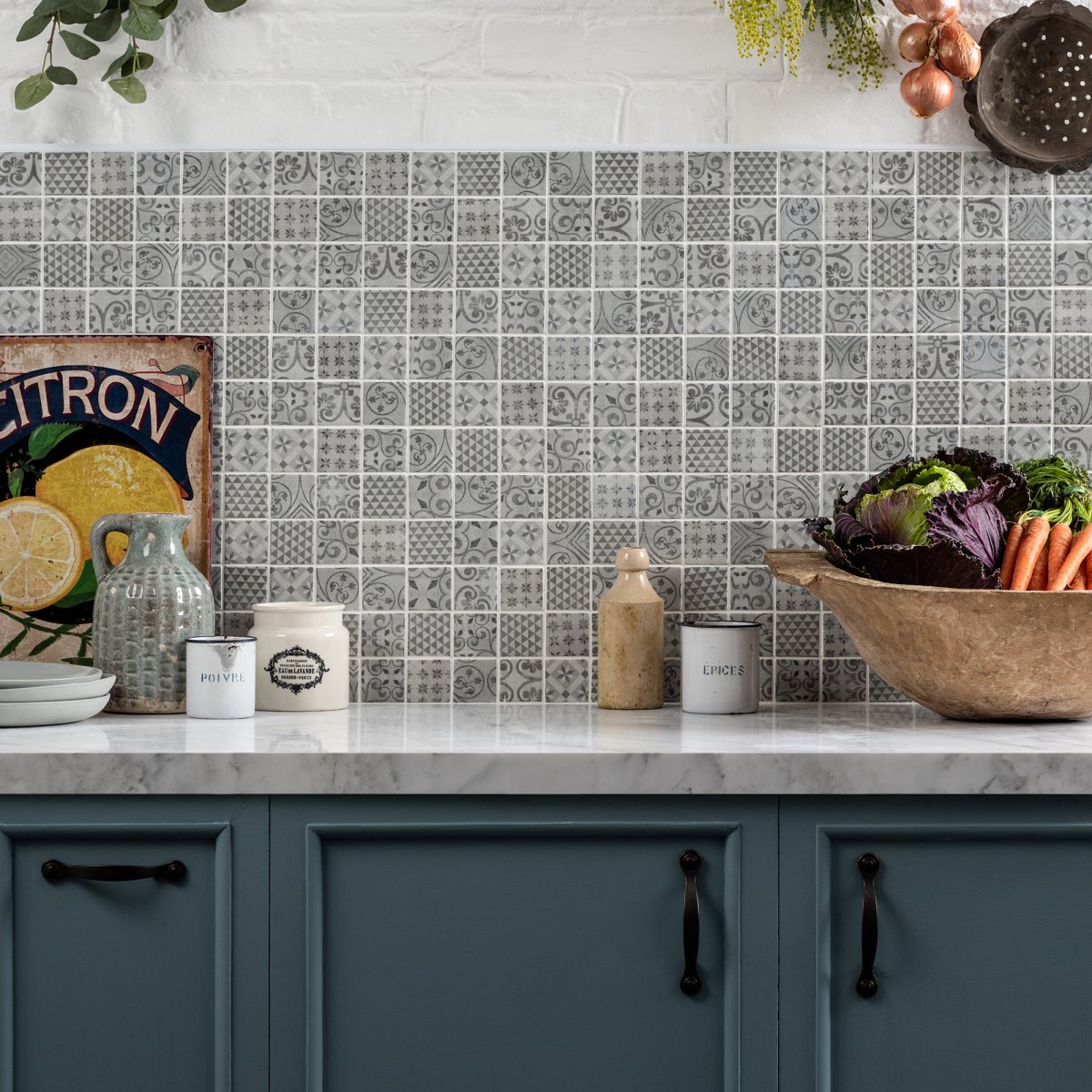 Как положить фартук из керамогранита на кухне