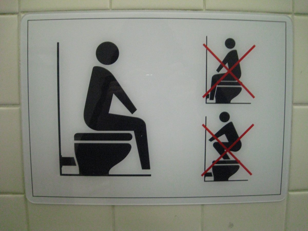 Таблички в общественных туалетах