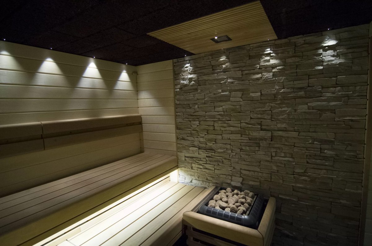 Отделка бани камнем