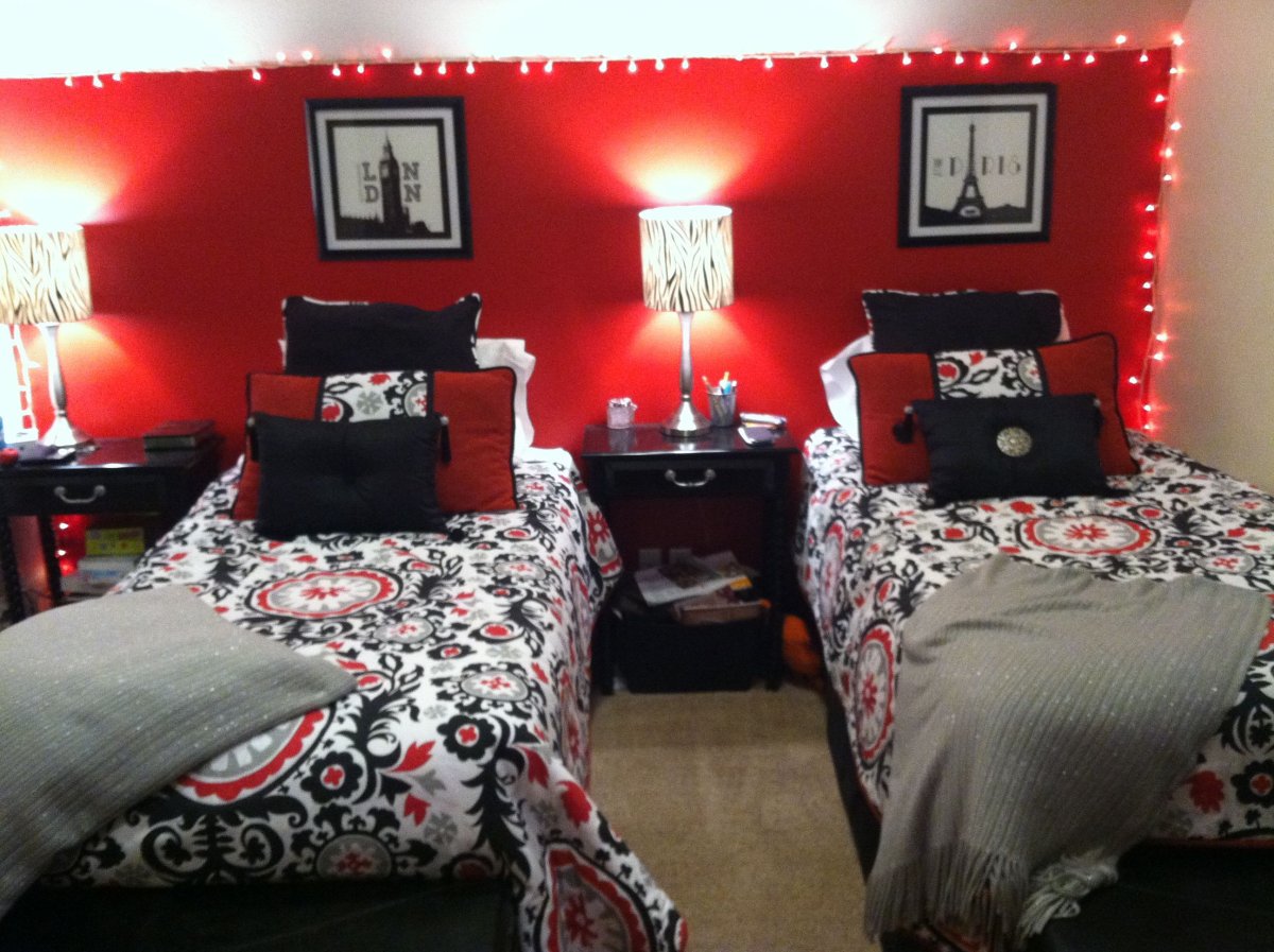 Гостиная в ярких цветах