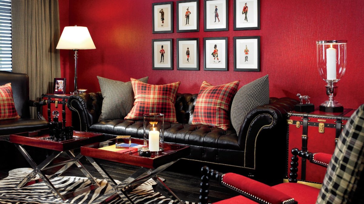 Полностью черная стена