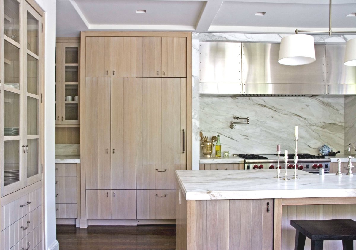 Встроенный шкаф на кухне