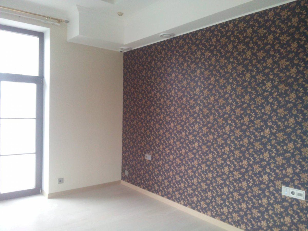 Оклейка стен с выступами