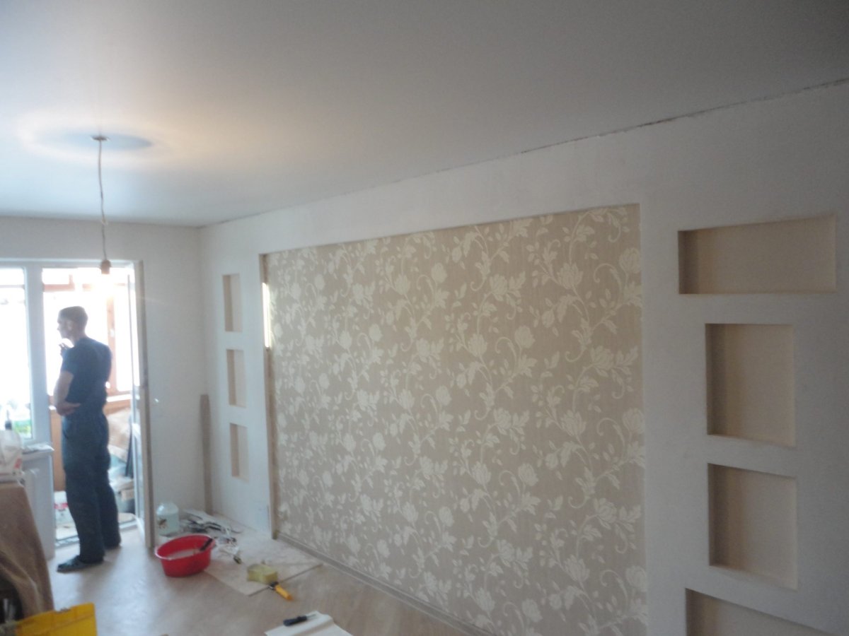 Выступ внизу стены