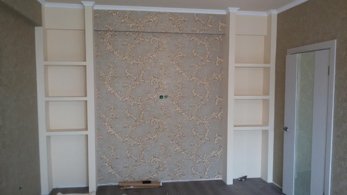 Стык фотообоев с обоями