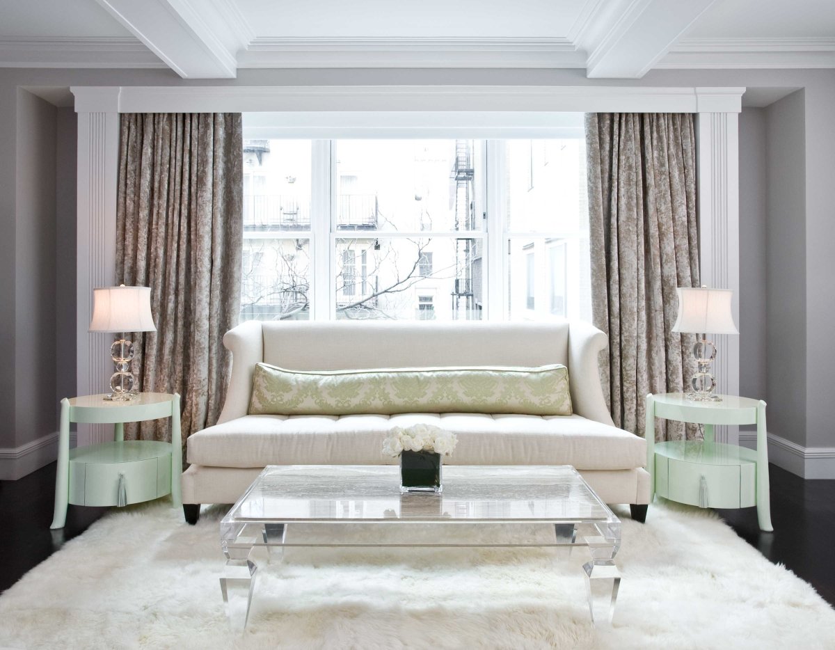 Красные шторы в интерьере