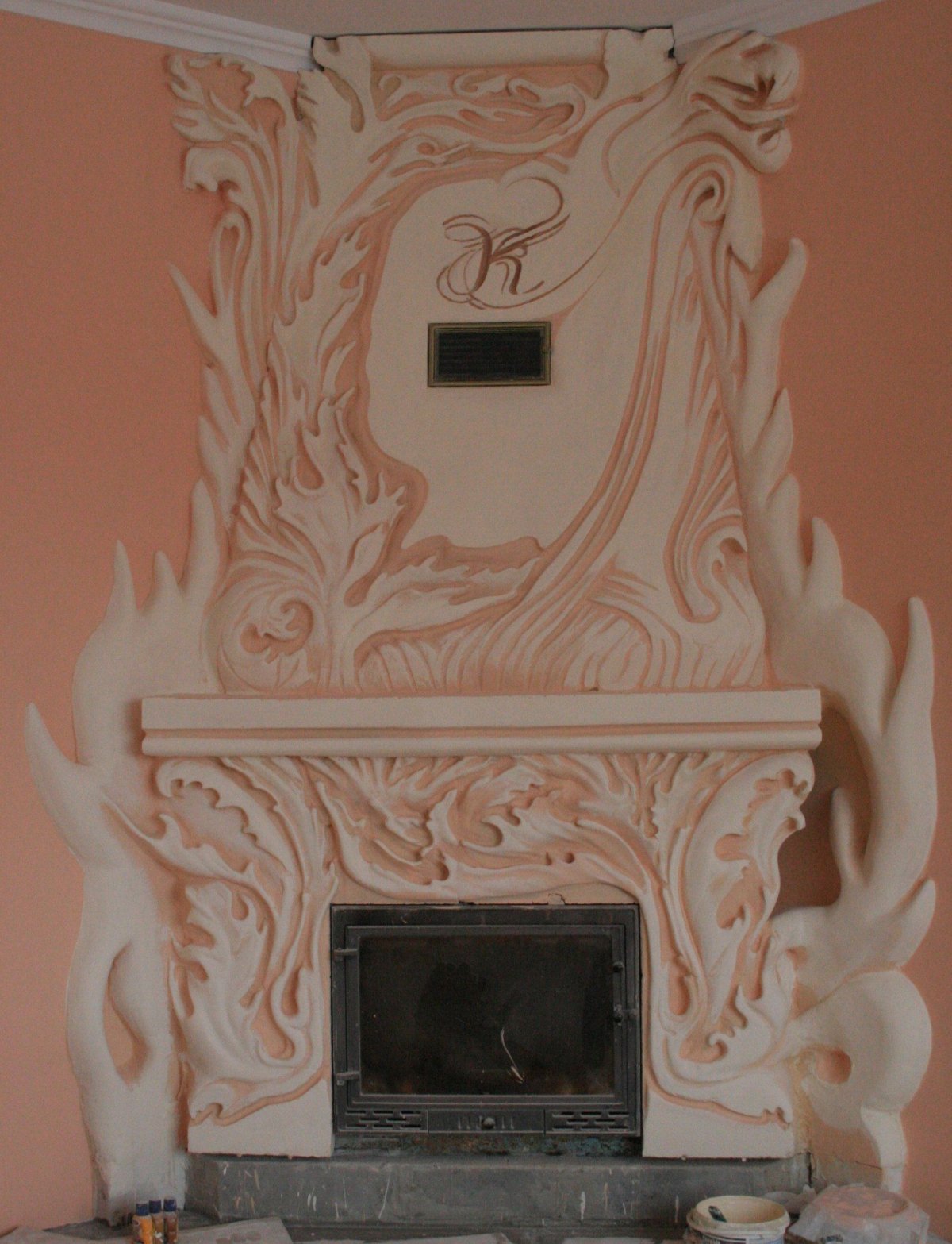 Отделка камина штукатуркой