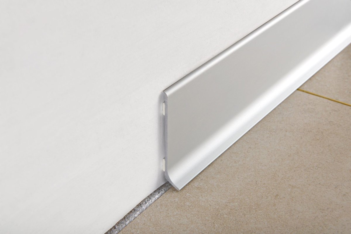 Металлический плинтус в интерьере