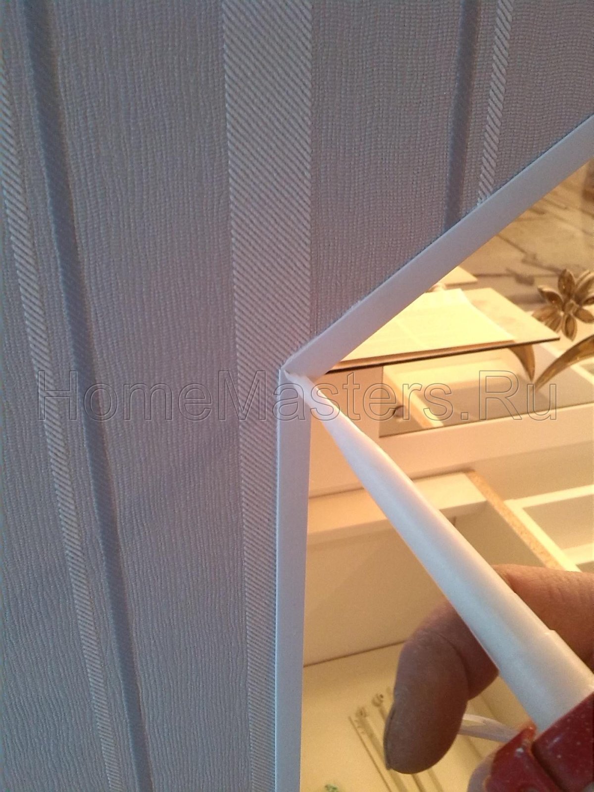 Клеящие уголки для пластика