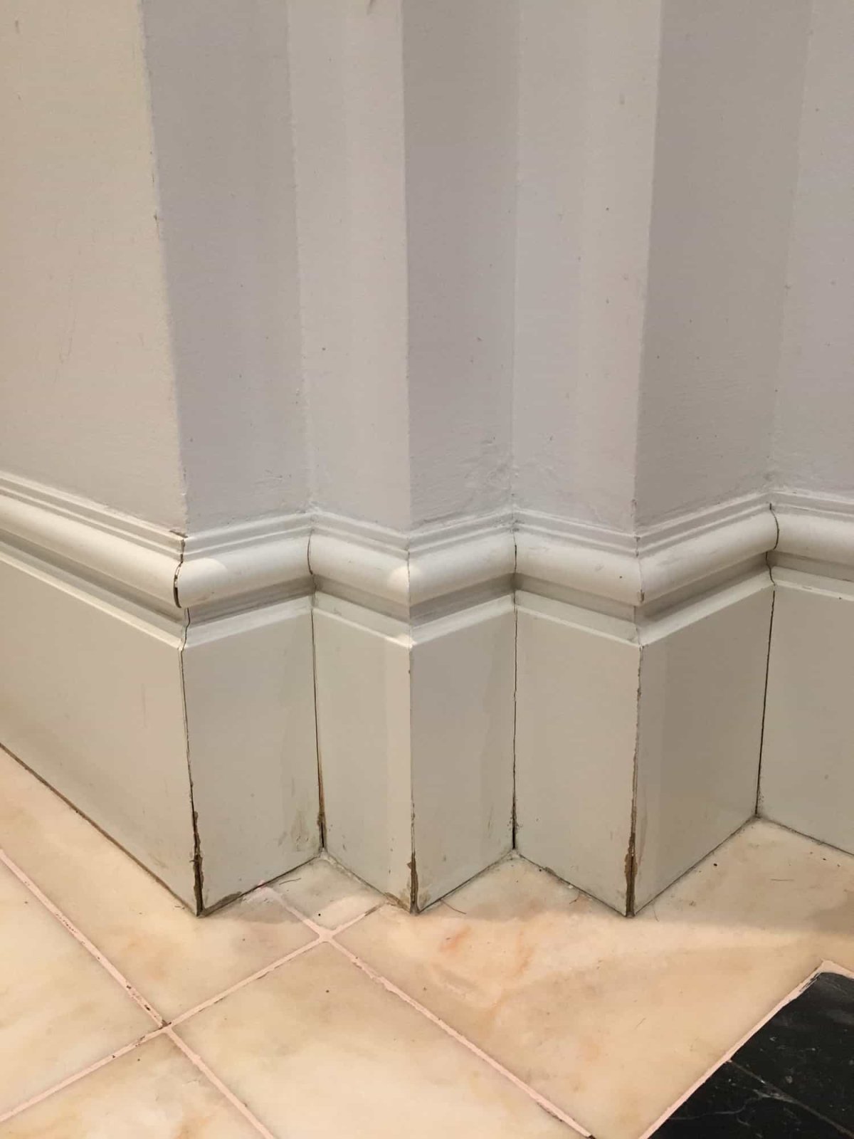 Уголки для деревянных плинтусов