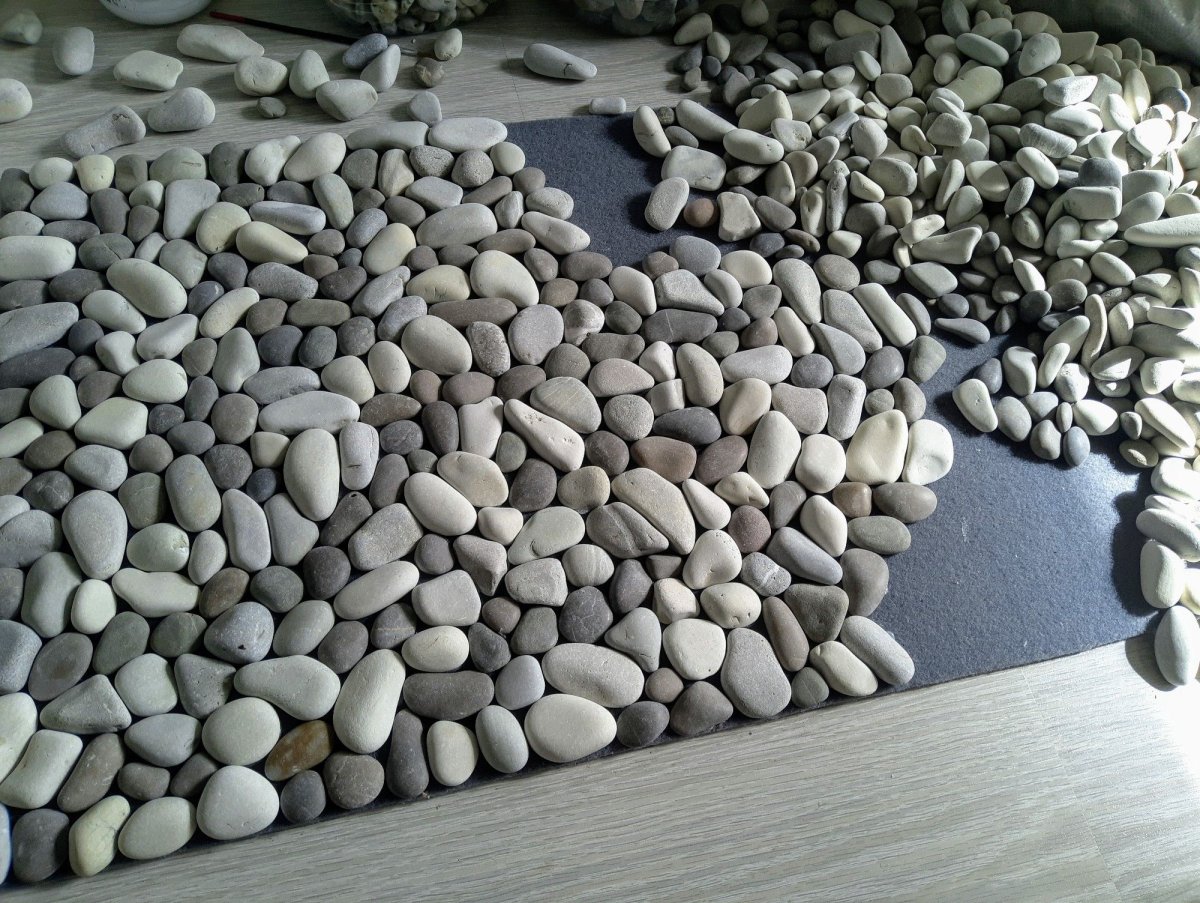 Массажный коврик из камней