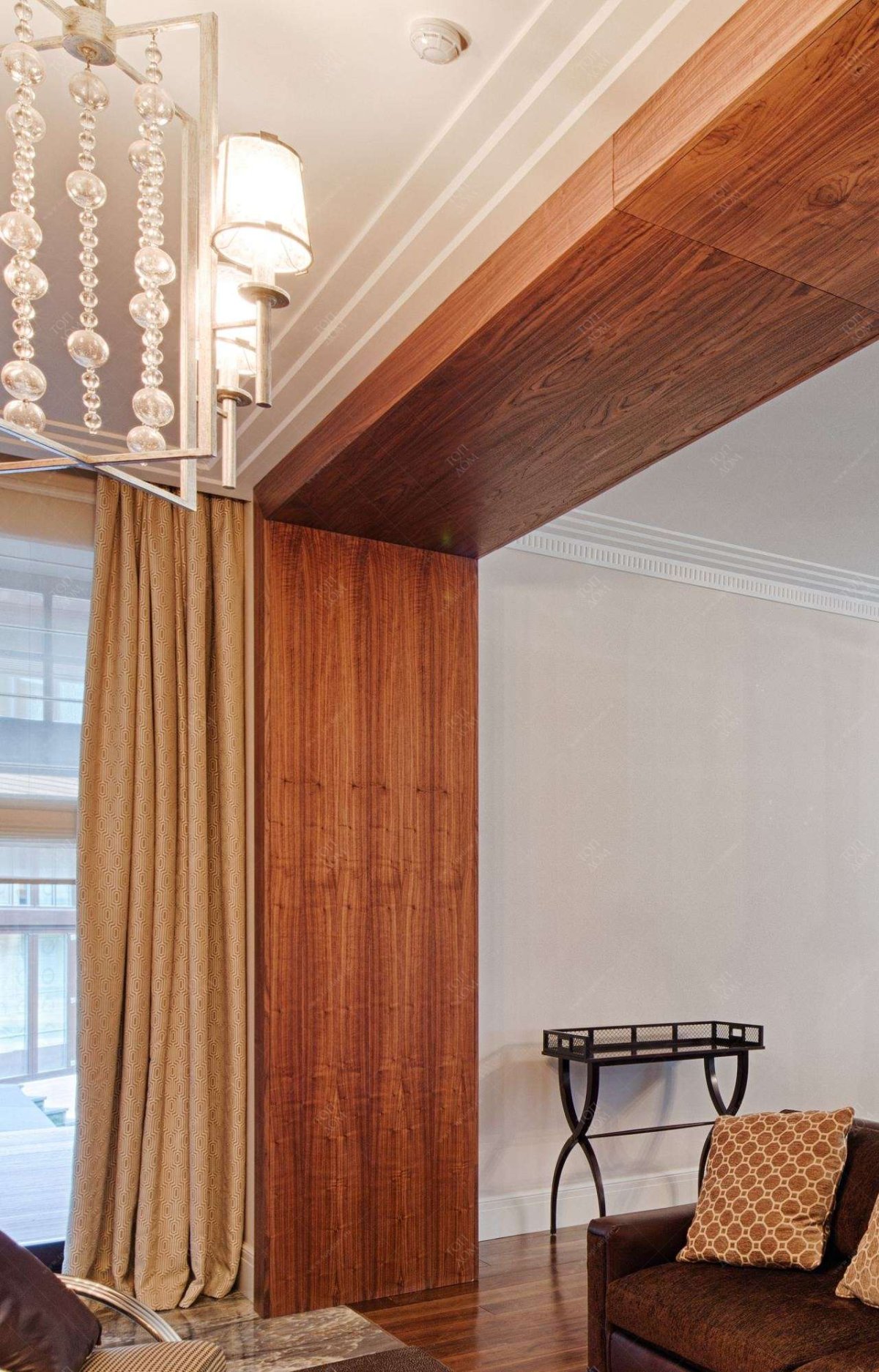 Отделка дверного проема деревом