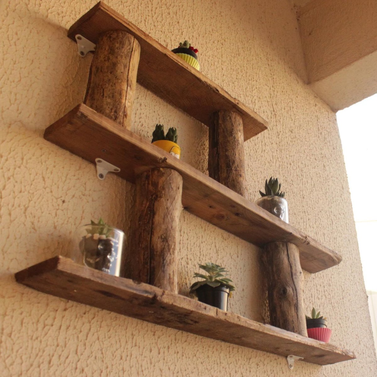 Самодельные настенные полки