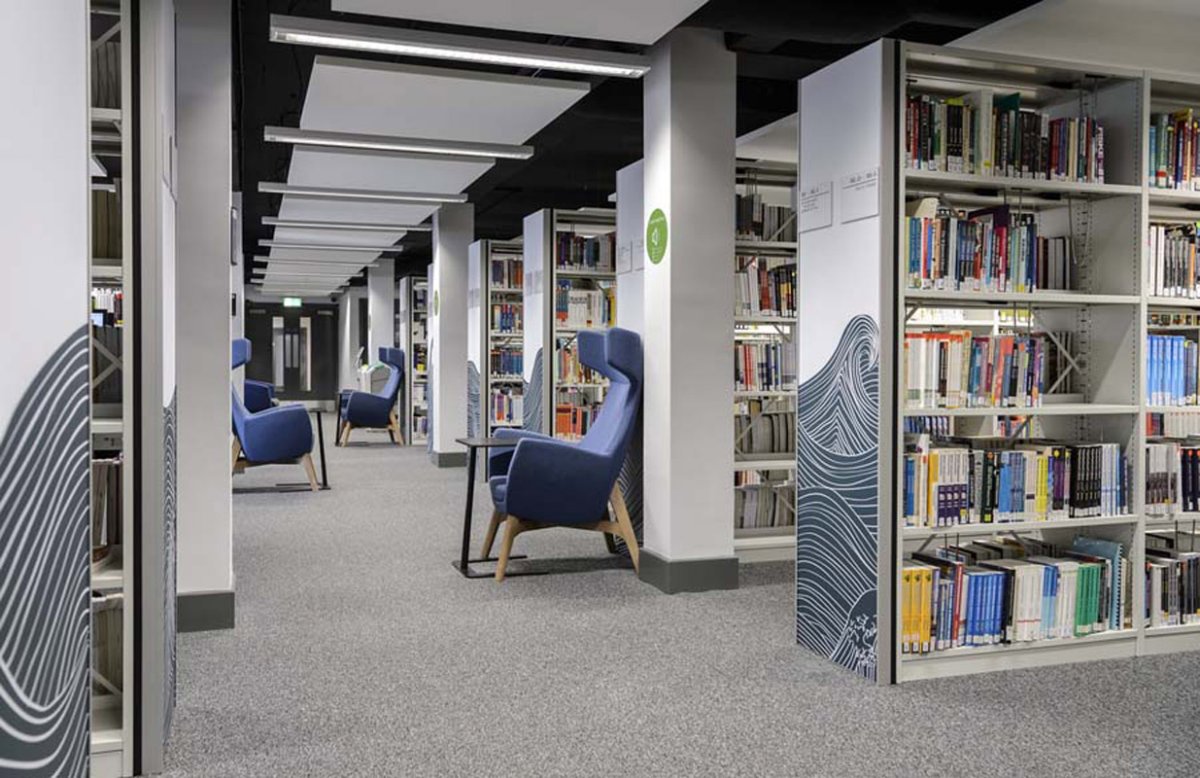 Необычный интерьер библиотеки