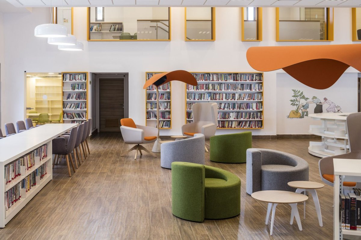 Кабинет библиотека интерьер люстра