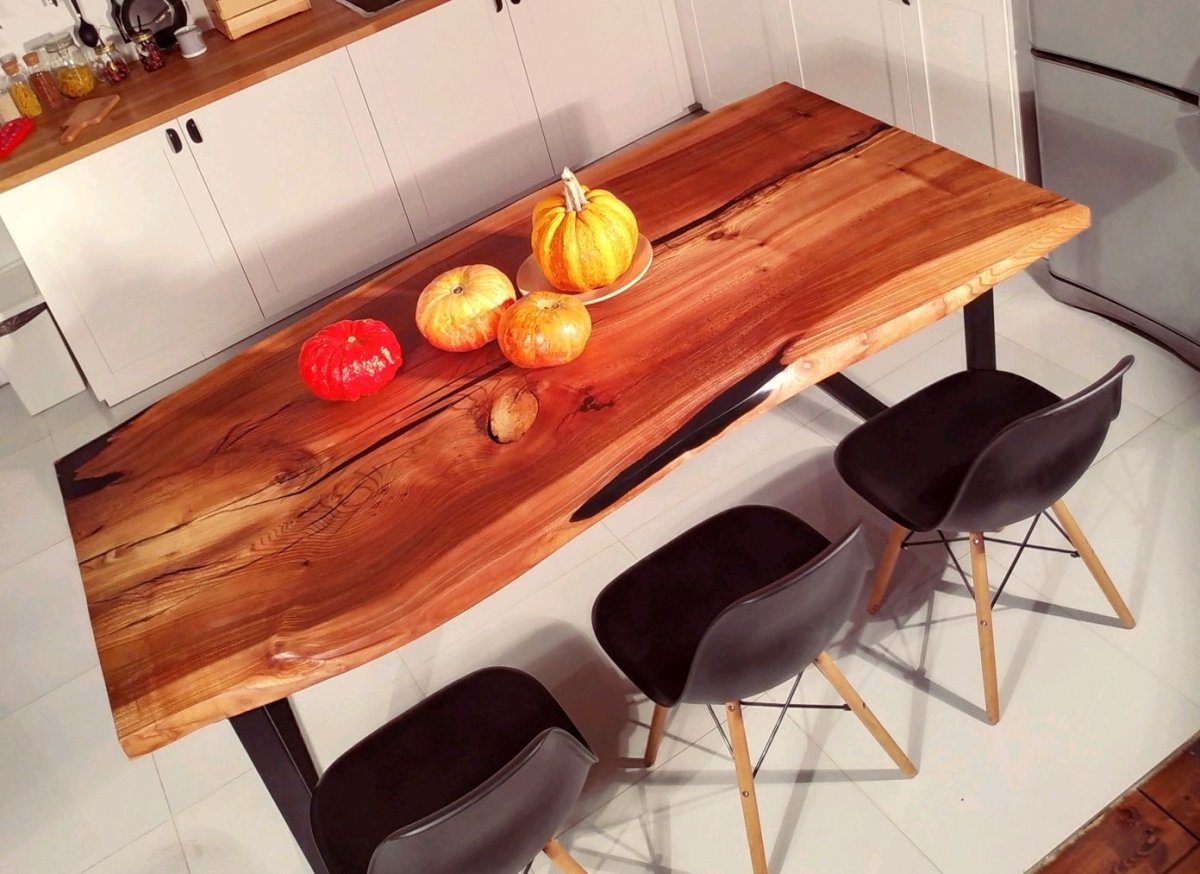 Стол из целикового слэба