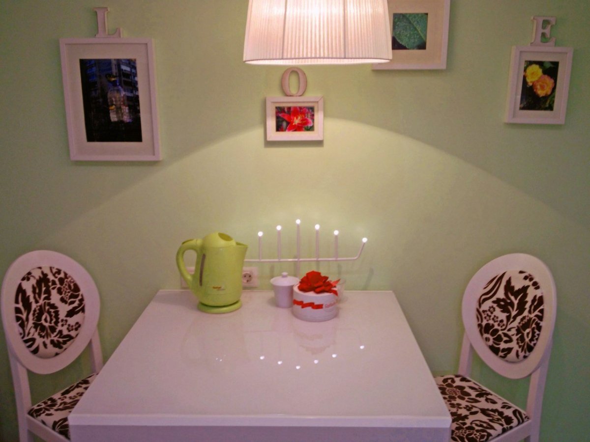 Крашеные стены на кухне