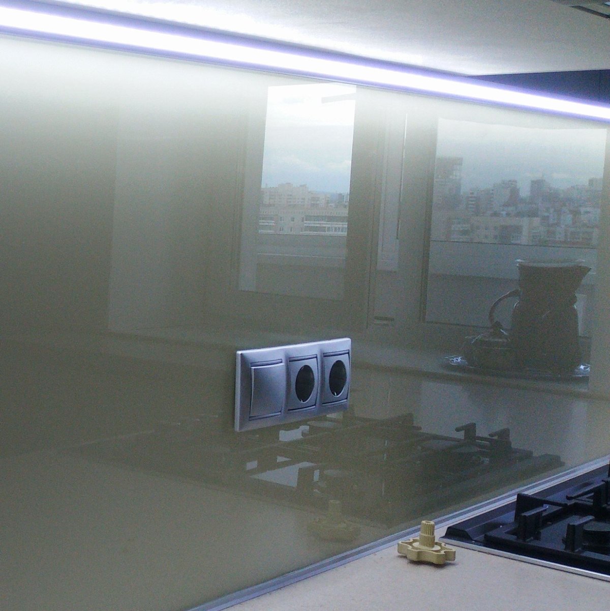 Выключатель подсветки на кухне