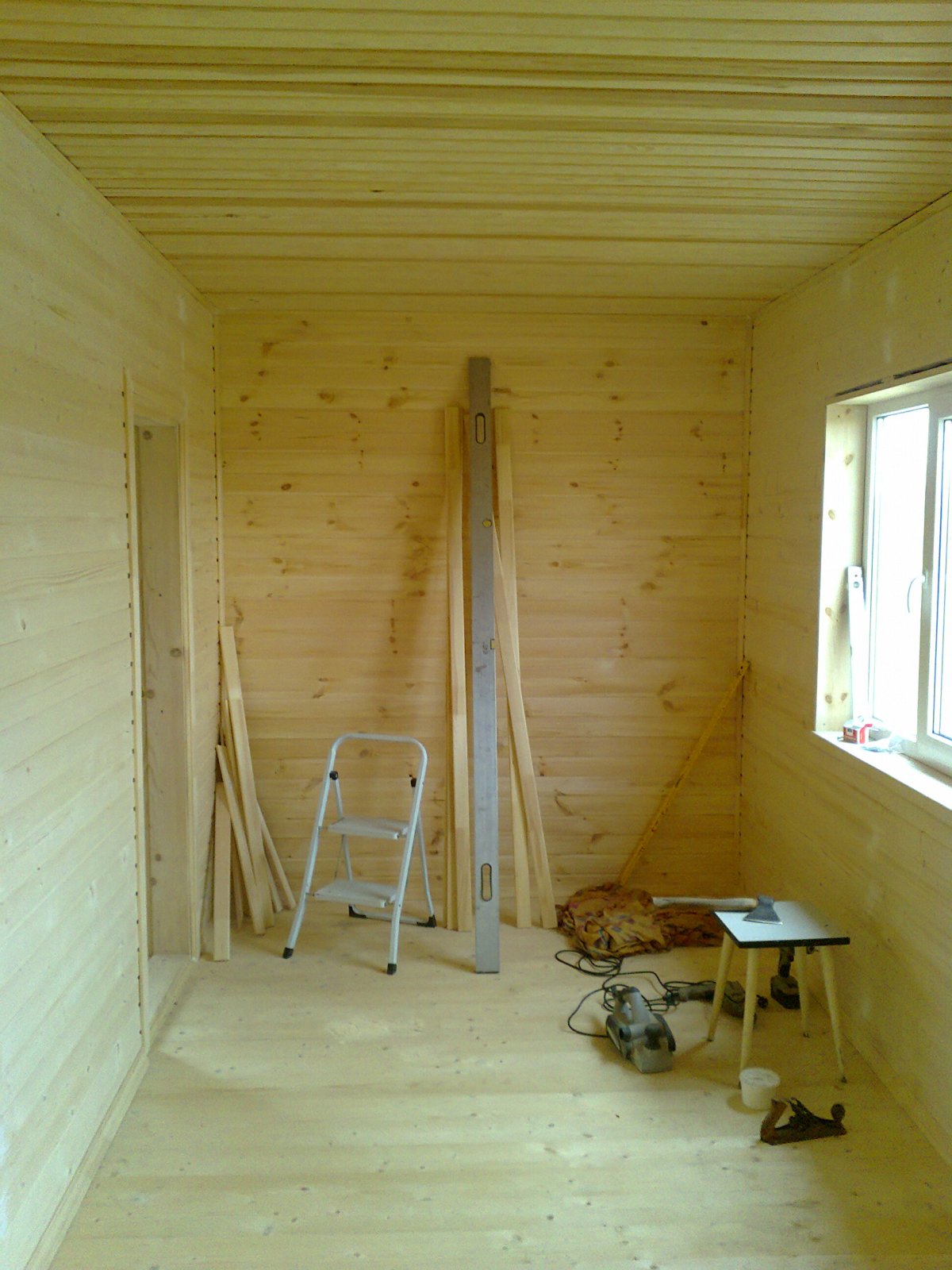 Прихожая в деревянном доме