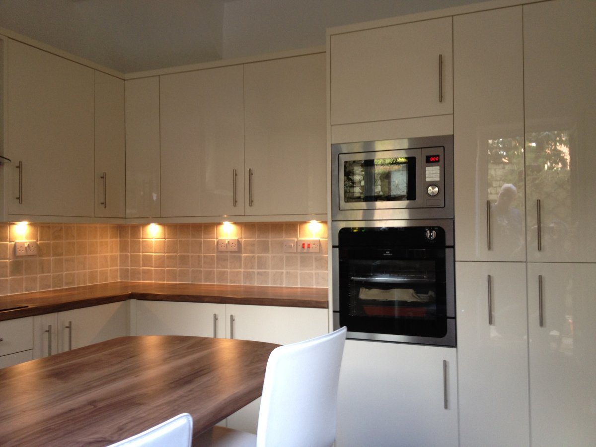 Сенсорный выключатель подсветки на кухне