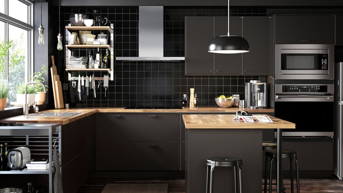 Стильная черная кухня