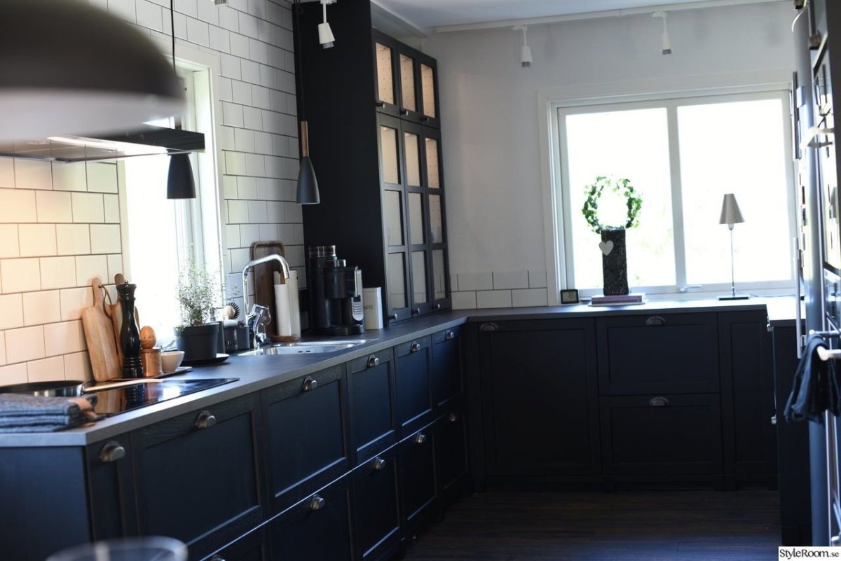 Черная кухня в интерьере