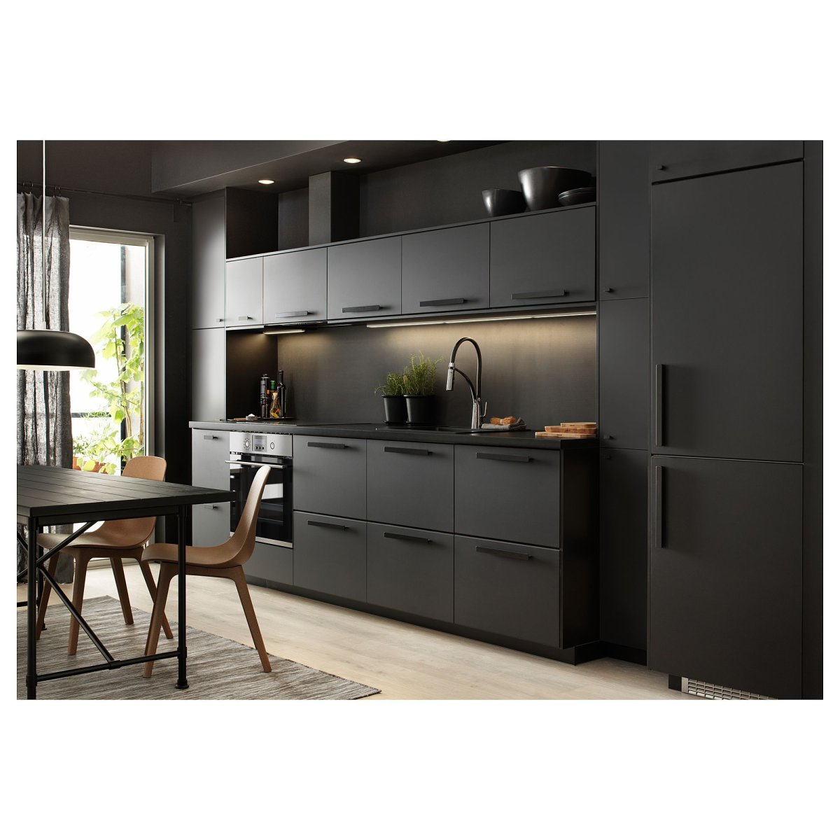 Черная кухня икеа Кунгсбакка