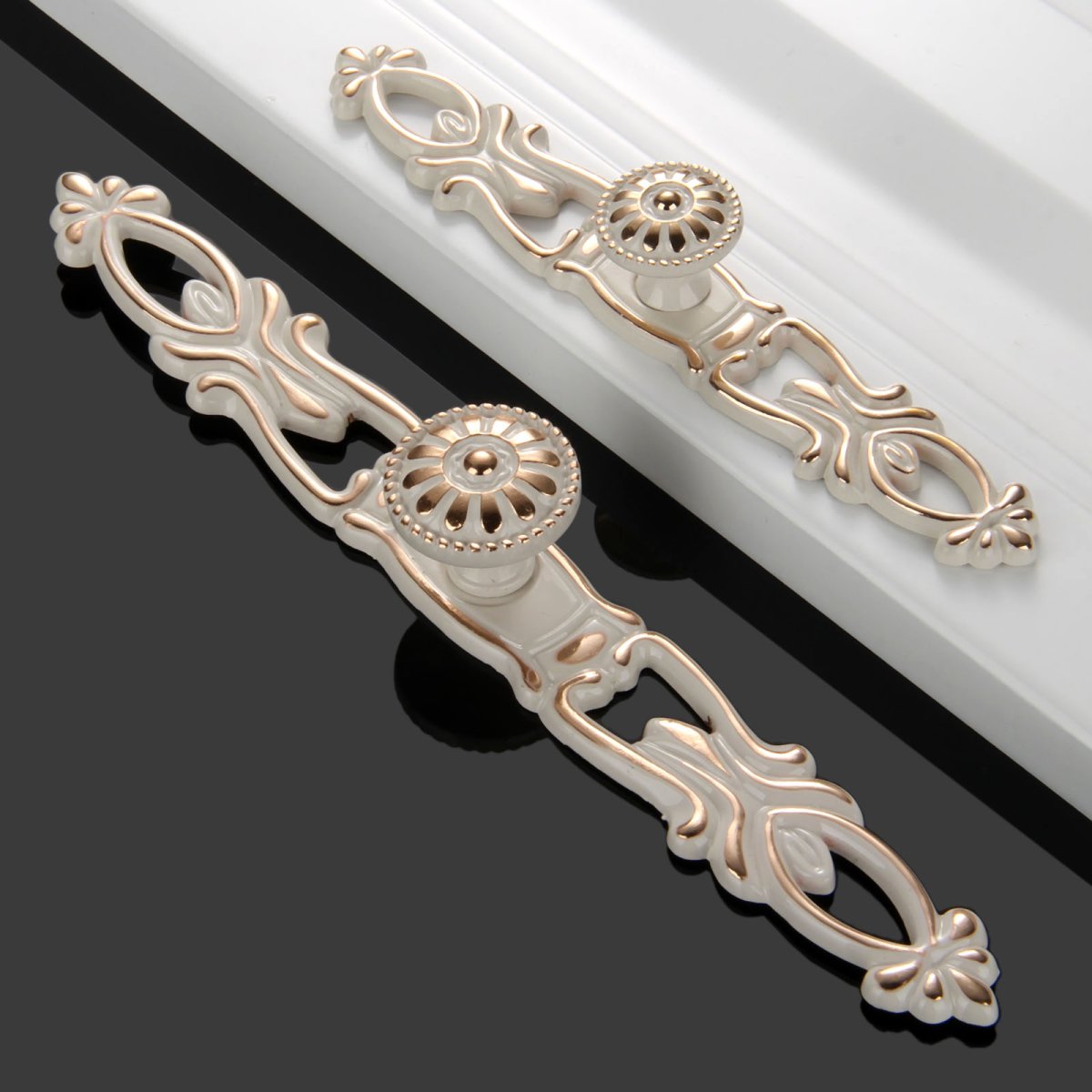 Мебельные ручки Версаче