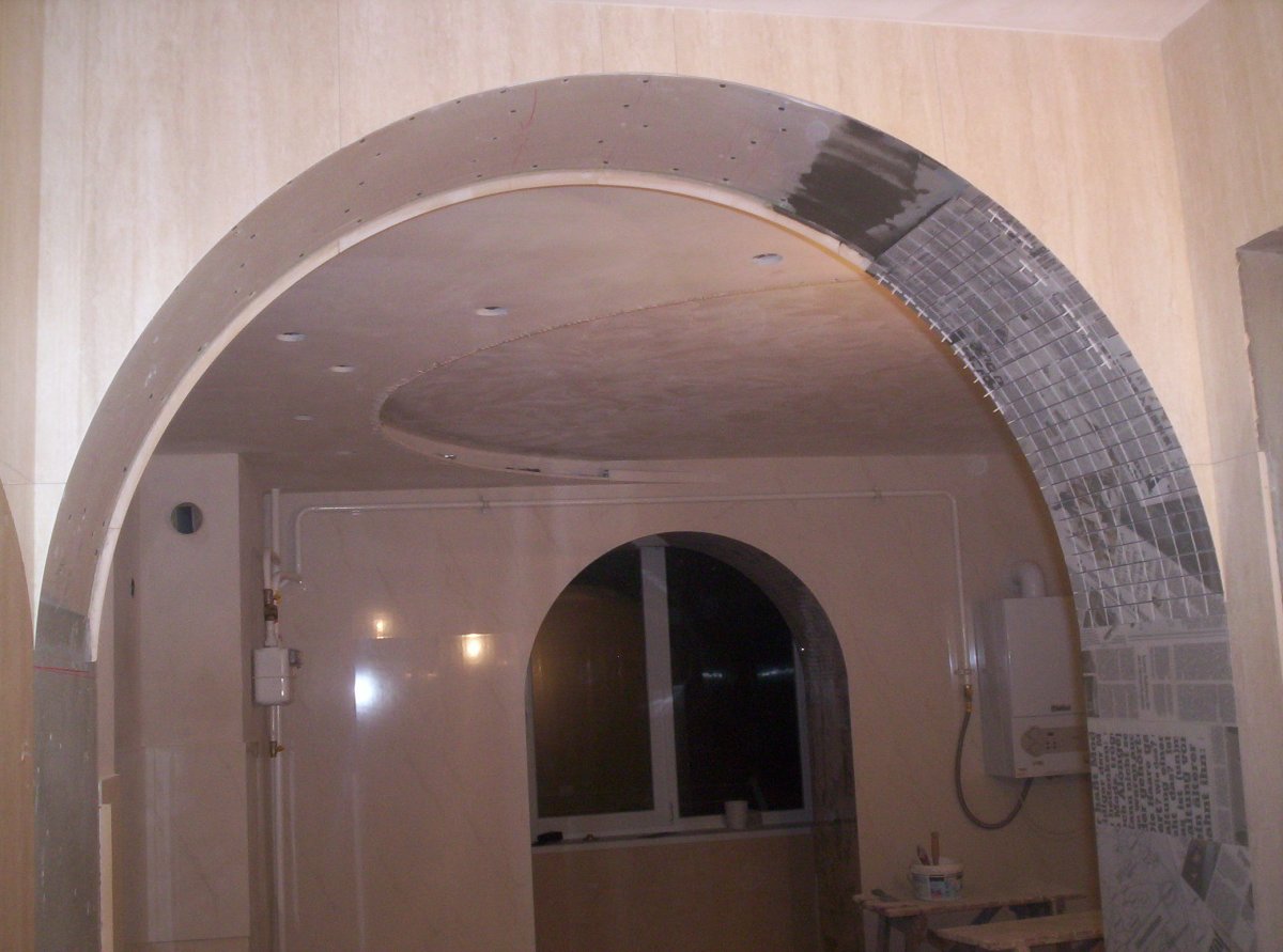 Отделка арки мозаикой