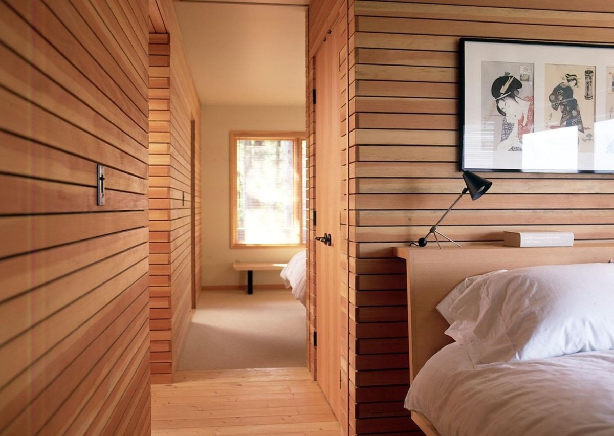 Покраска деревянных стен в белый свет