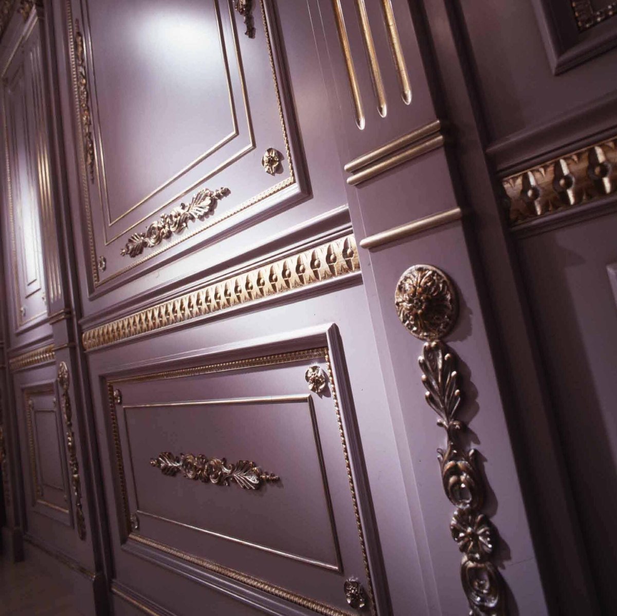 Молдинги для мебели самоклеющиеся