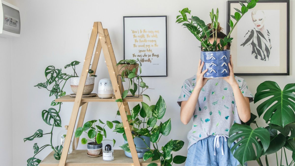 Живые цветы в интерьере детской