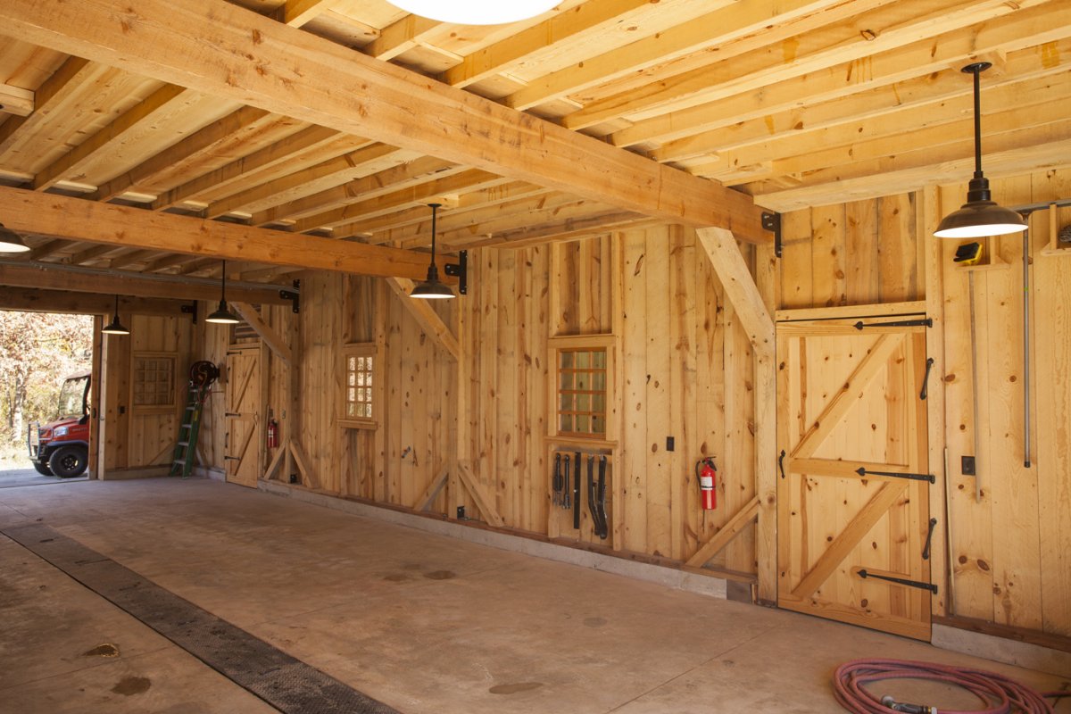 Сарай внутри