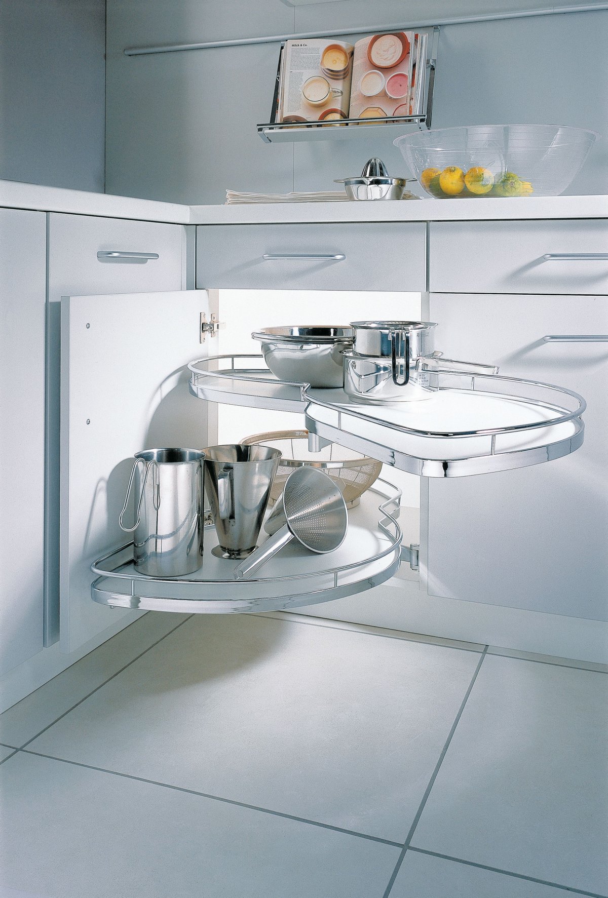 Вращающиеся полки для кухни