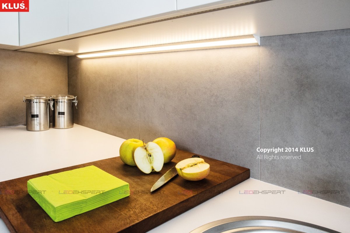 Полка с подсветкой на кухню