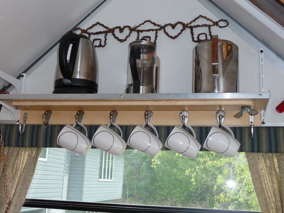 Линейный светодиодный осветительный неуправляемый прибор