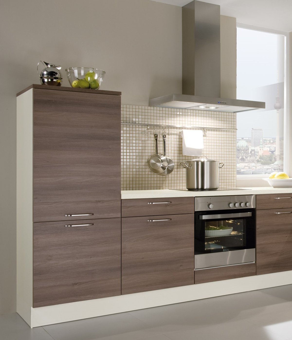 Белая кухня Эггер