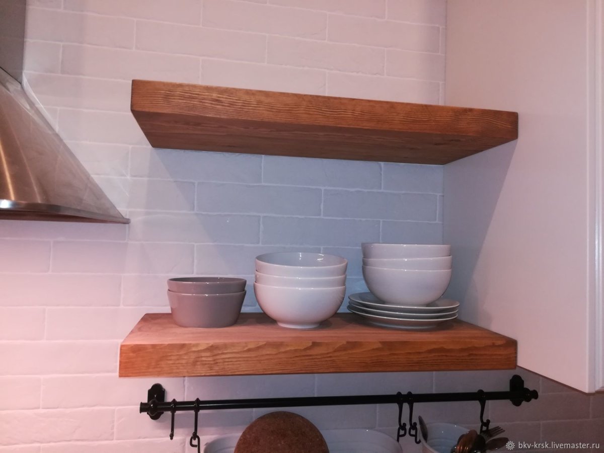 Полочка над окном на кухне