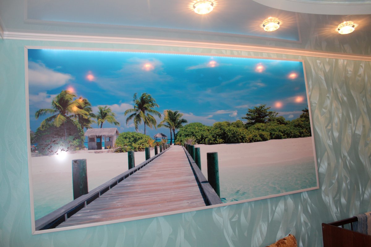 Натяжной потолок на стену