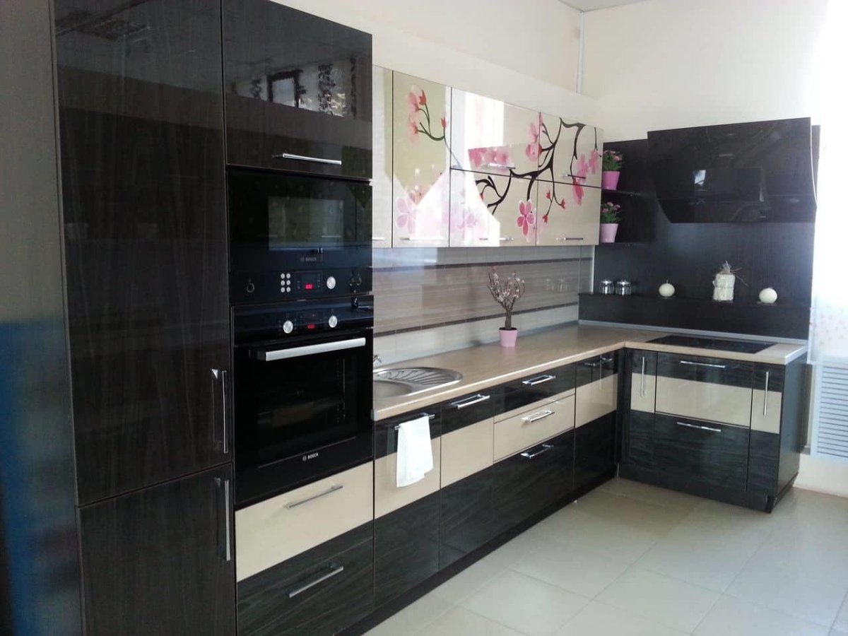 Встроенная кухня белая глянцевая