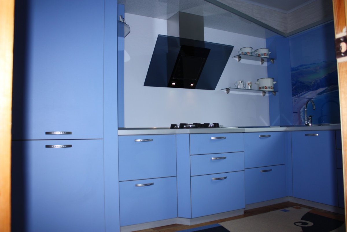 Кухня со встроенной духовкой